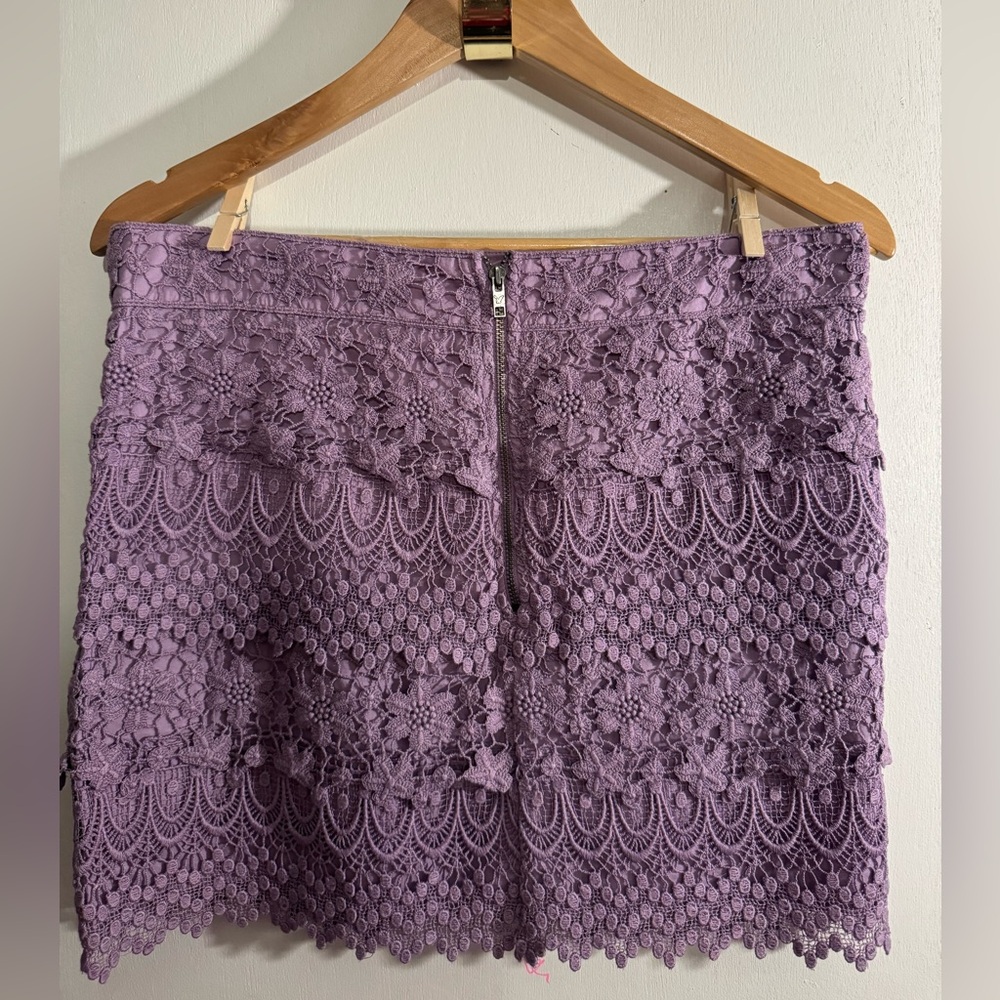 American Eagle- Size 4 light purple Lace mini skirt